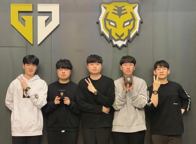 随即斩获 随即斩获